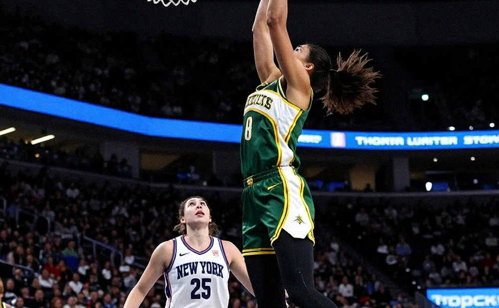 Lakers ký Rafael Castro: Bản hợp đồng Exhibit 10 và ba vết nứt trong dữ liệu
